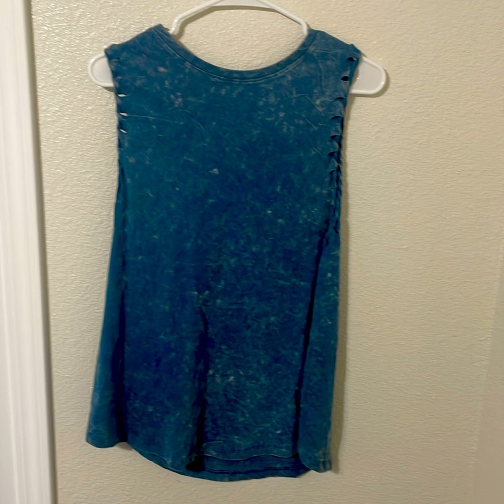 NWT exist blue and cream size XL tank top. Unique style